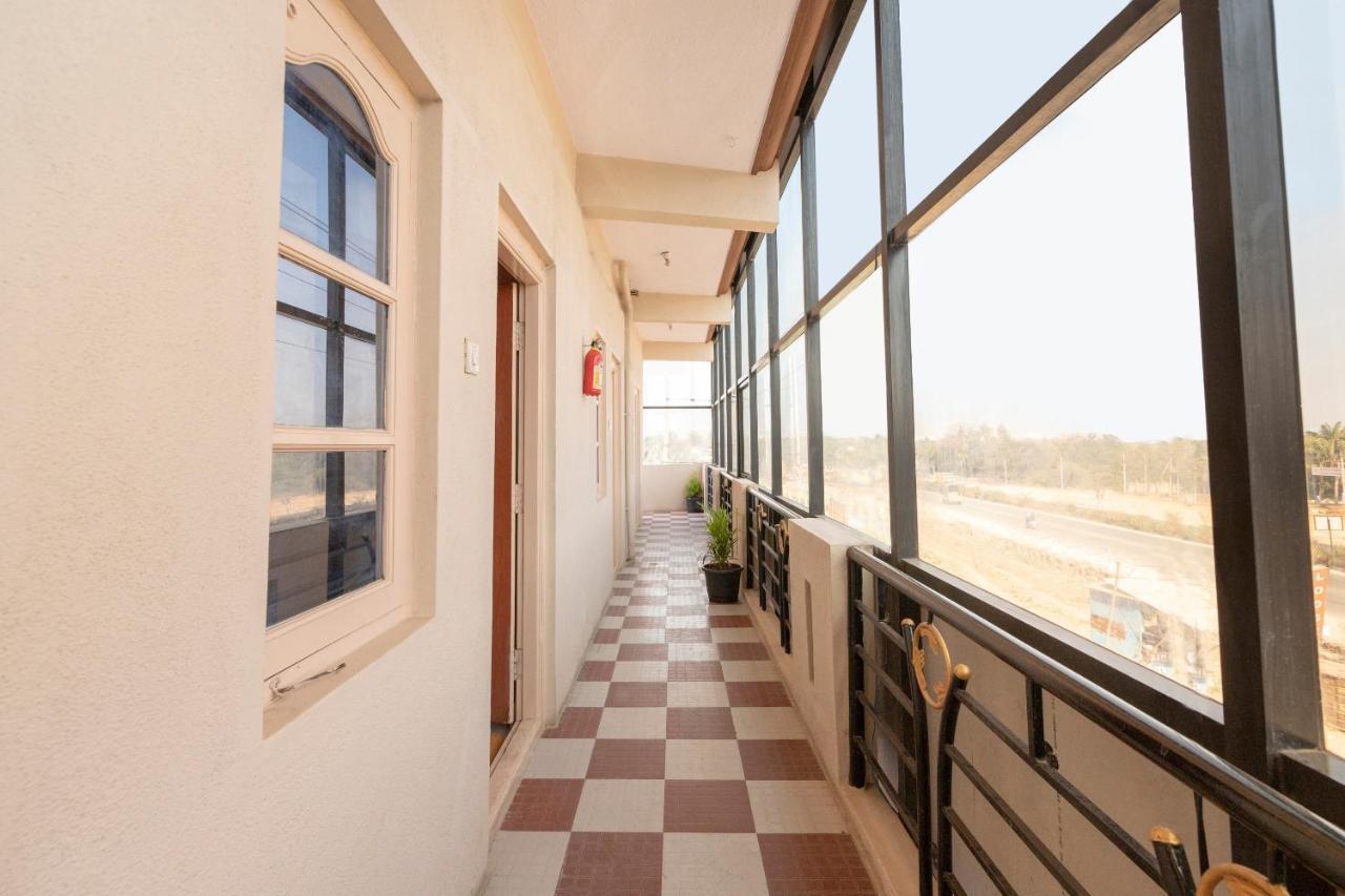 Oyo 68852 M.R Lodge Bangalore Ngoại thất bức ảnh